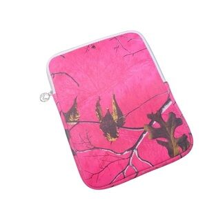 RealTree Pink Camoflauge iPad / Tablet Sleeve Holder NWOT